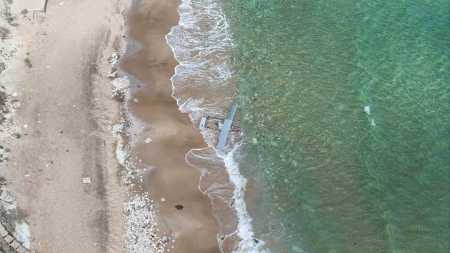 Karaburun Sahili'nde mühimmat yüklü olabileceği değerlendirilen İHA bulundu