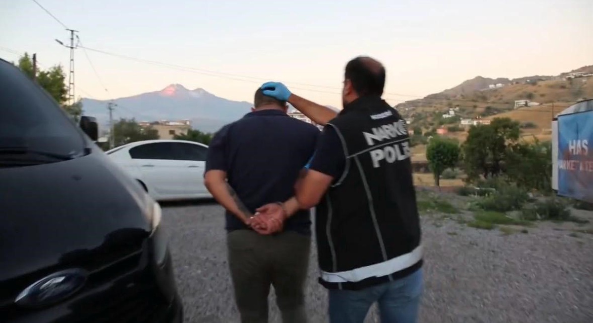 Kayseri\'de Uyuşturucu Operasyonu: 4 Şahıs Tutuklandı