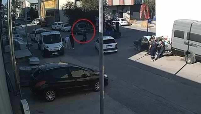 Köpekten kaçarken fenalaşıp hayatını kaybetti! O anlar saniye saniye kameraya yansıdı