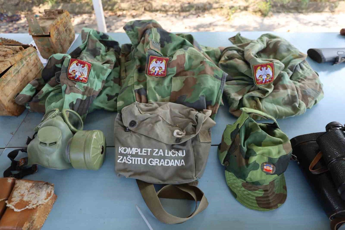 Kosova\'da Toplu Mezarlar ve Silahlar Bulundu