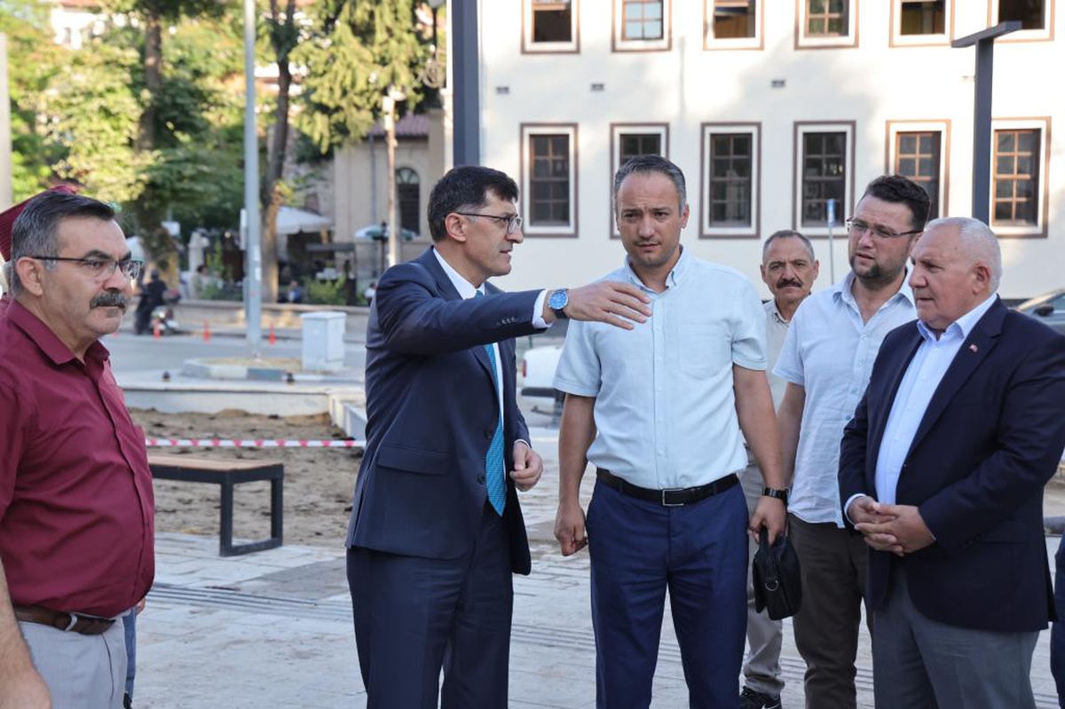 Kütahya Belediyesi, Ulu Cami ve çevresinde düzenleme çalışmalarını sürdürüyor
