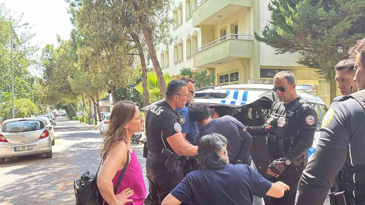Motokurye Polisi Durdurdu, Gözaltına Alındı