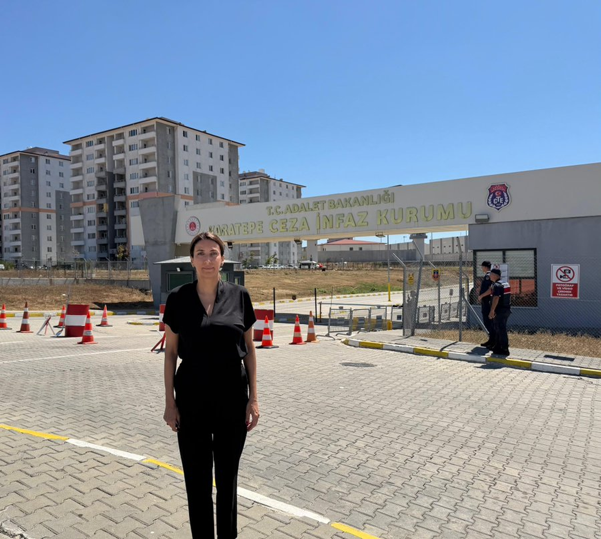 Rızvanoğlu\'ndan, tutuklu Üsküdar Belediye Başkanı Dedetaş’a ve komedyen Deniz Göktaş’a ziyaret