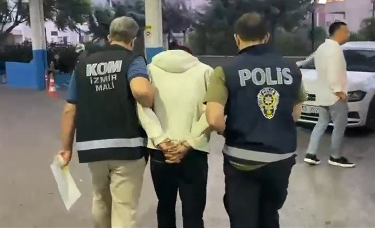İzmir\'de Silahlı Suç Örgütlerine Baskın