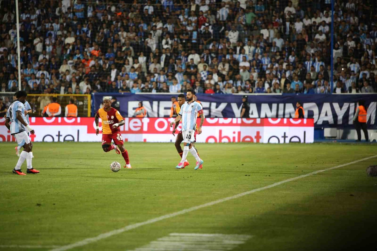 Galatasaray Erzurumspor\'u Maçın İlk Yarısında 3-0 Geçti