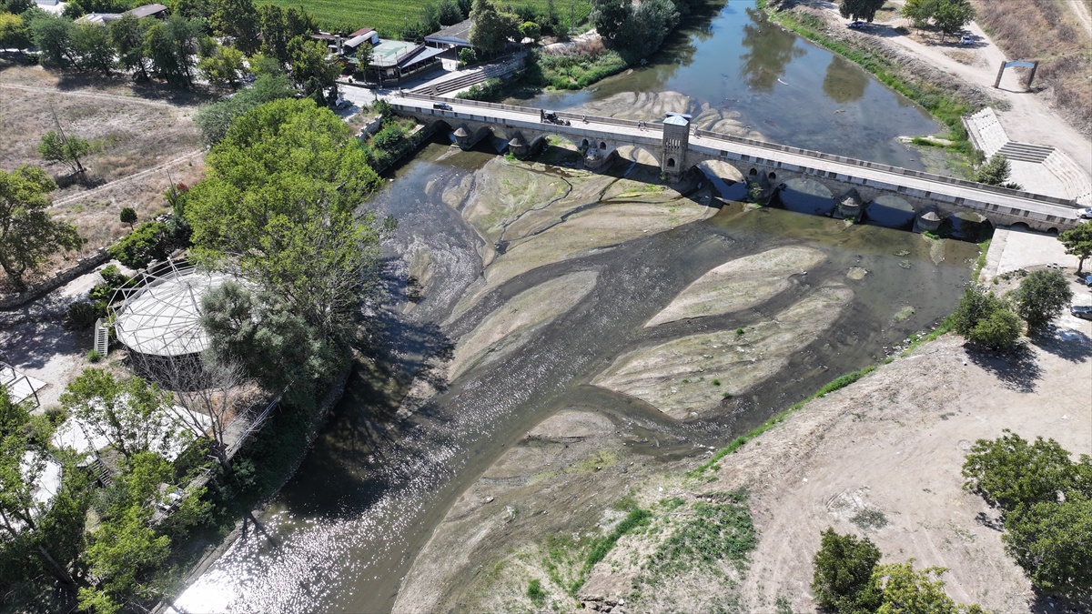Tunca Nehri\'nde Kum Adacıkları Oluştu
