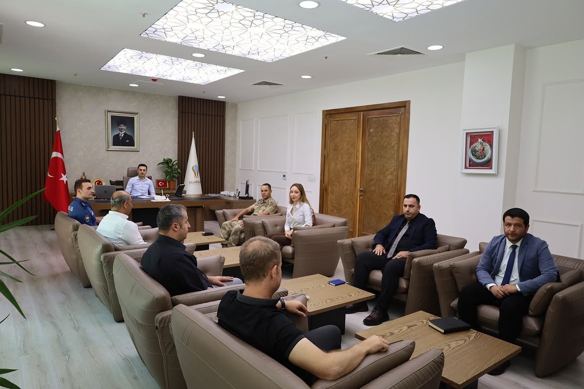 Uludere\'de Kamu Hizmetleri Değerlendirme Toplantısı