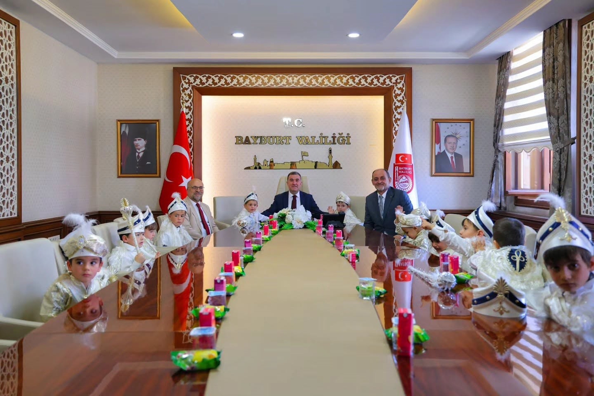 Vali Eldivan, Sünnet Şöleni Çocuklarını Ağırladı