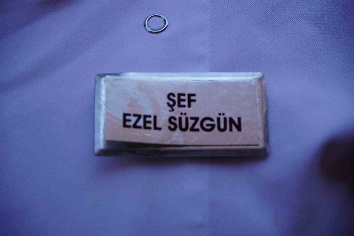 14 Yaşındaki Ezel Süzgün, Şef Olma Hedefiyle Çalışıyor