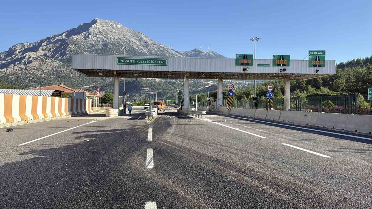 Adana\'da Otobüs Kazası: 5 Yaralı