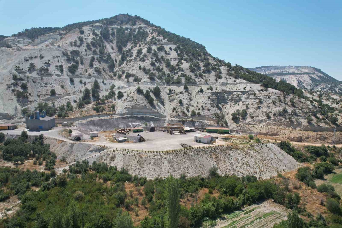Nallıhan\'da Maden Göçüğü: 1 Ölü, 20 Yaralı