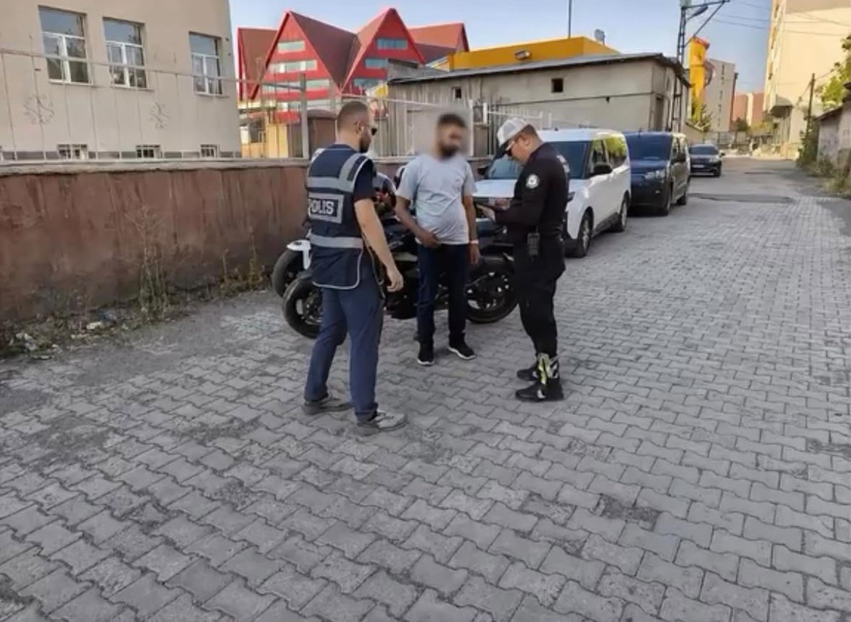 Ağrı\'da Gürültü Yapan Motosiklete Ceza