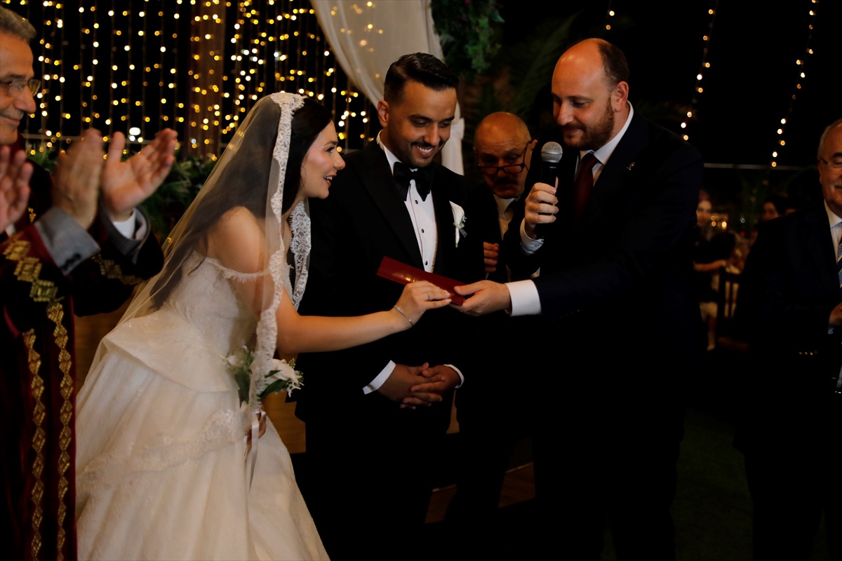 AK Partili Büyükgümüş, Samsun\'da nikah şahidi oldu