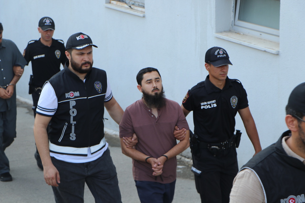 Adana\'da Alparslan Kuytul ve 56 Şüpheli Adliyeye Sevk Edildi