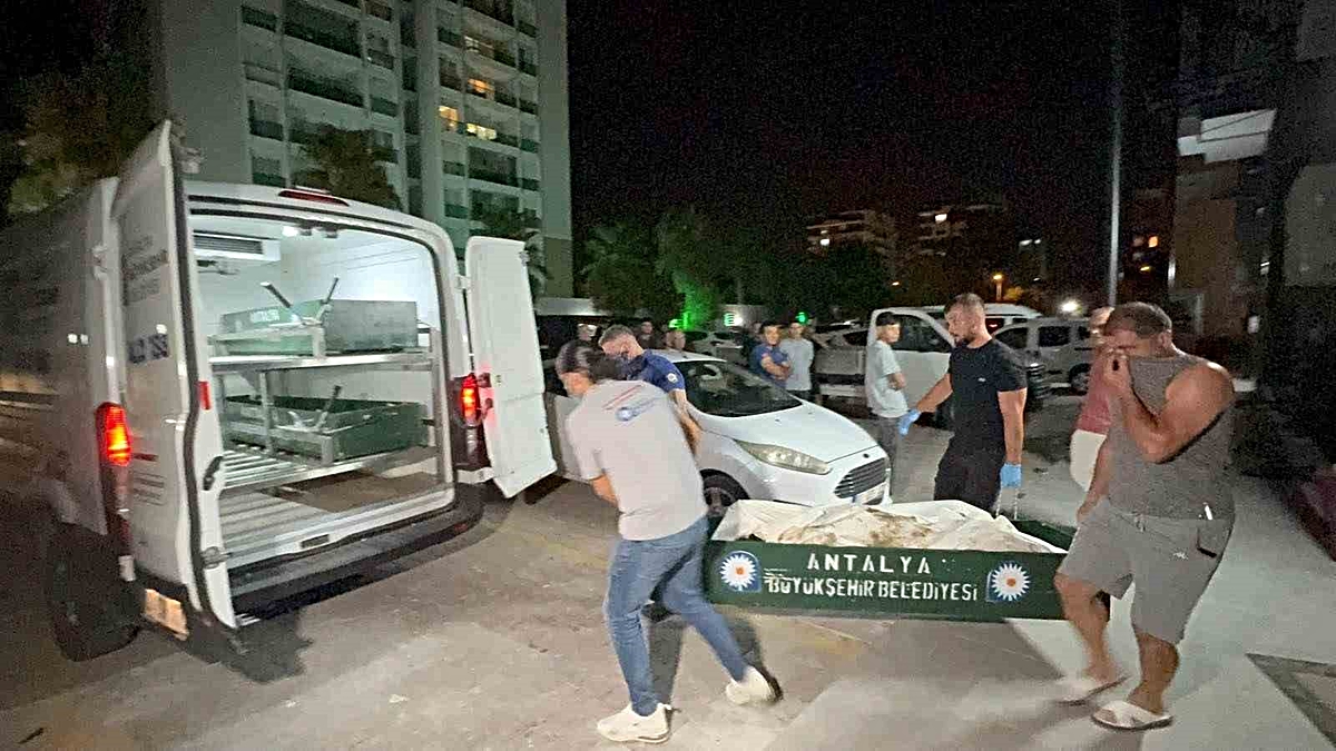 Antalya\'da Kötü Koku İhbarı: Yaşlı Adam Ölü Bulundu