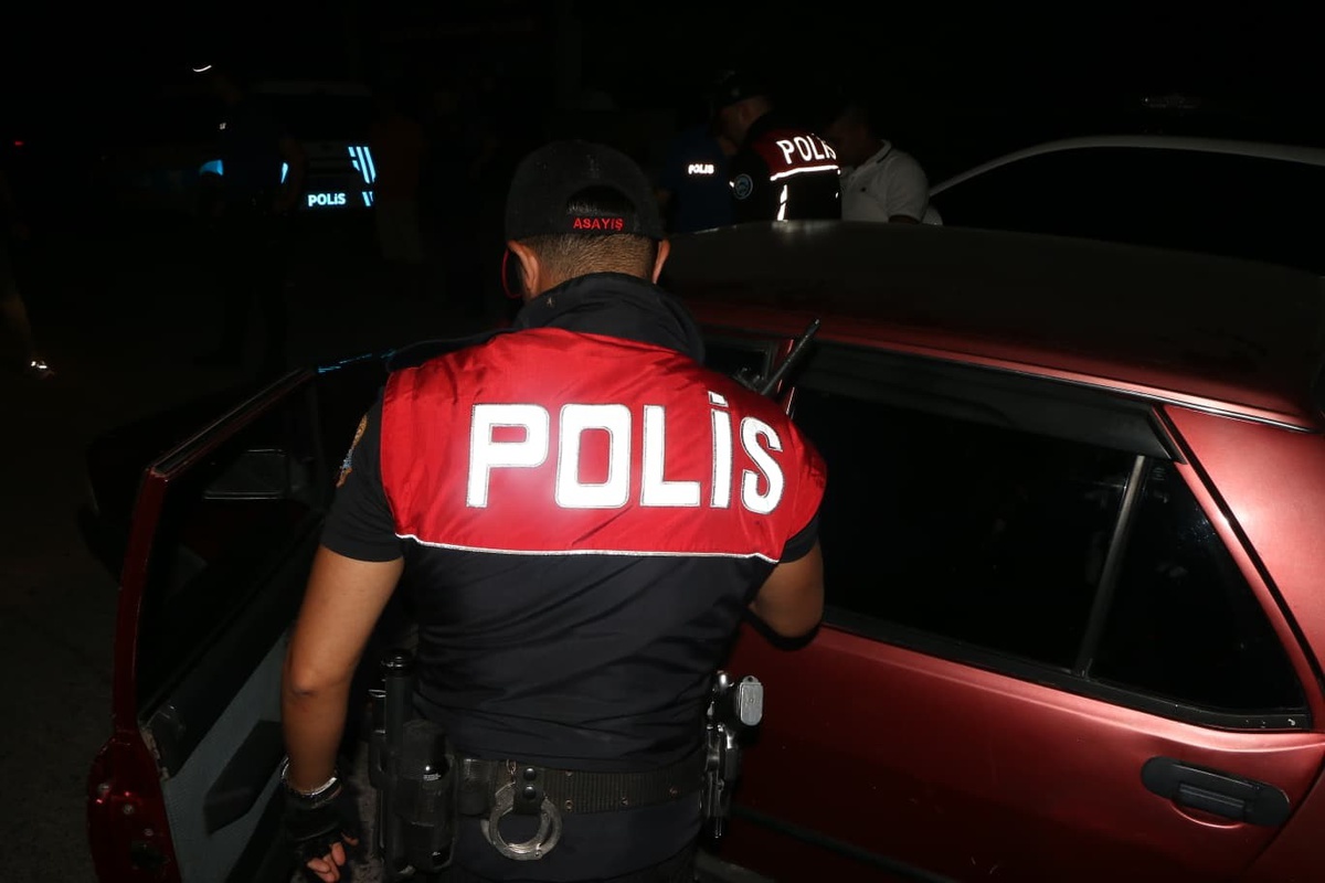 Eskişehir\'de Polisi Uygulamada 1 Tutuklu, 2 Göçmen Yakalandı