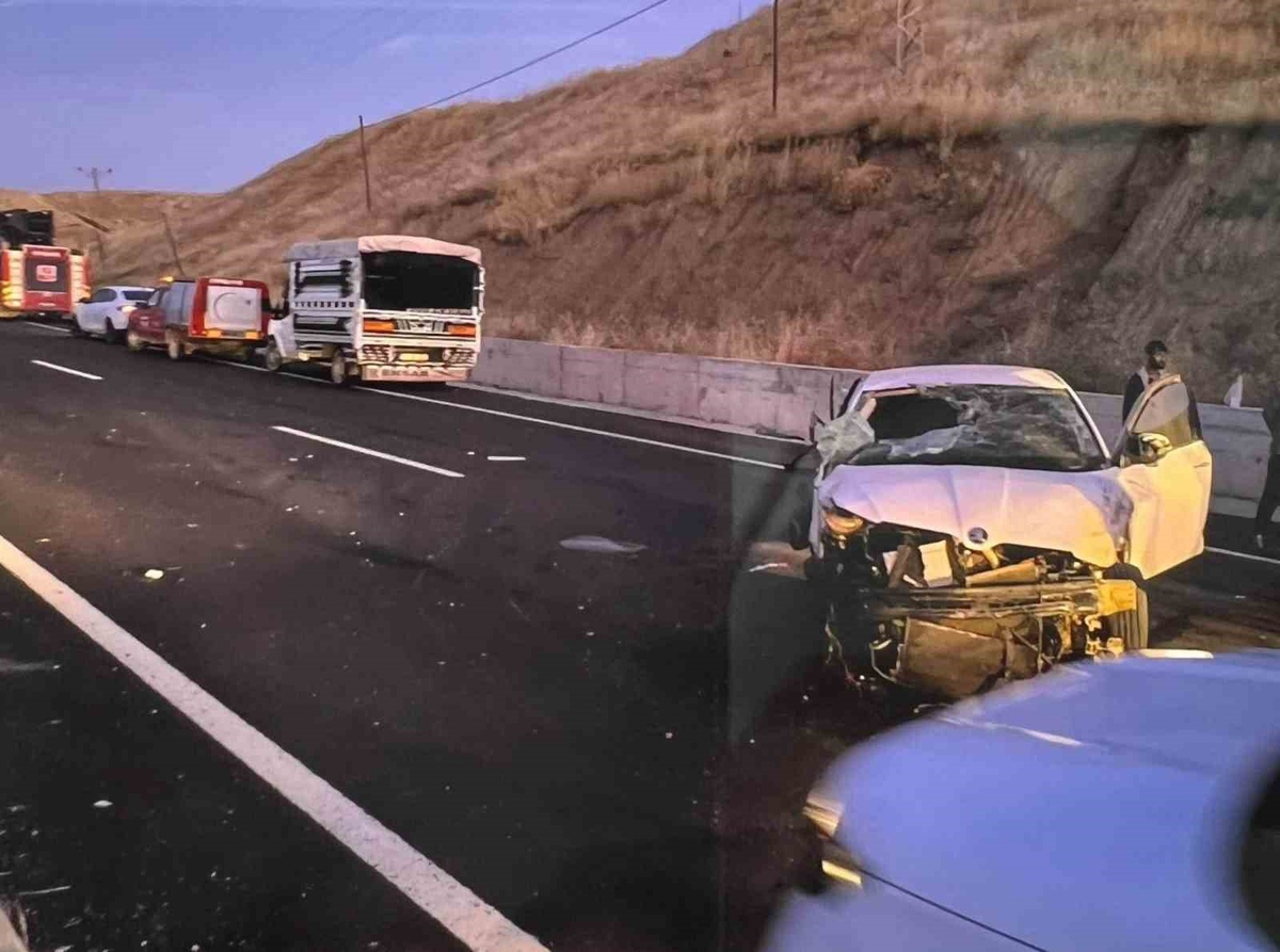 Kozluk\'ta Takla Atan Otomobilde 6 Yaralı