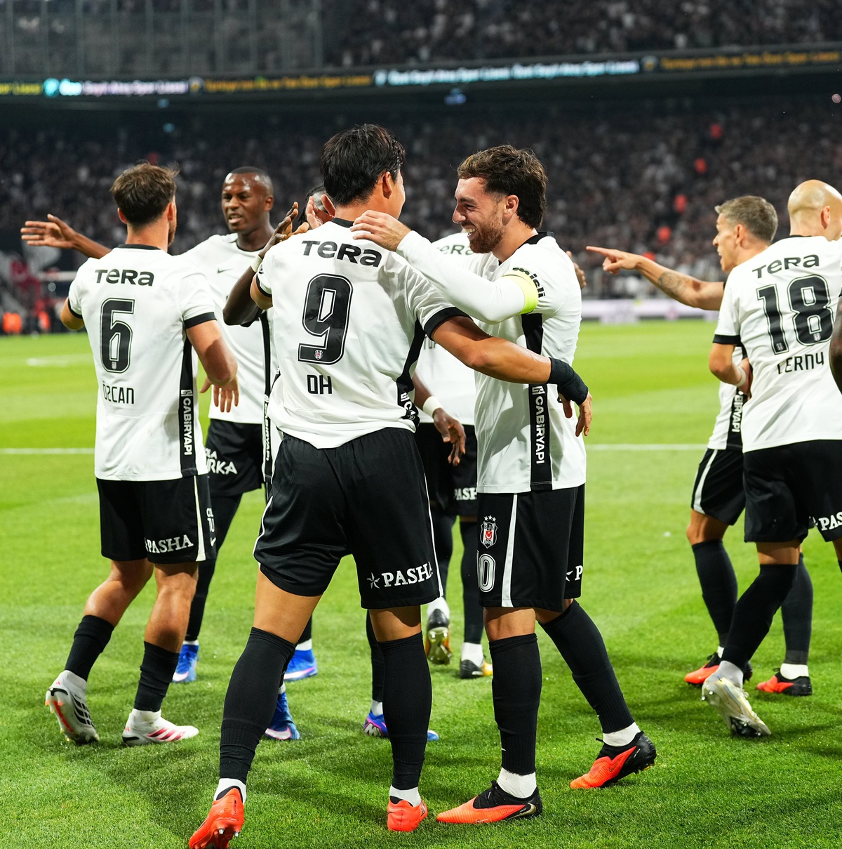Beşiktaş, Alanyaspor\'a Konuk Oluyor