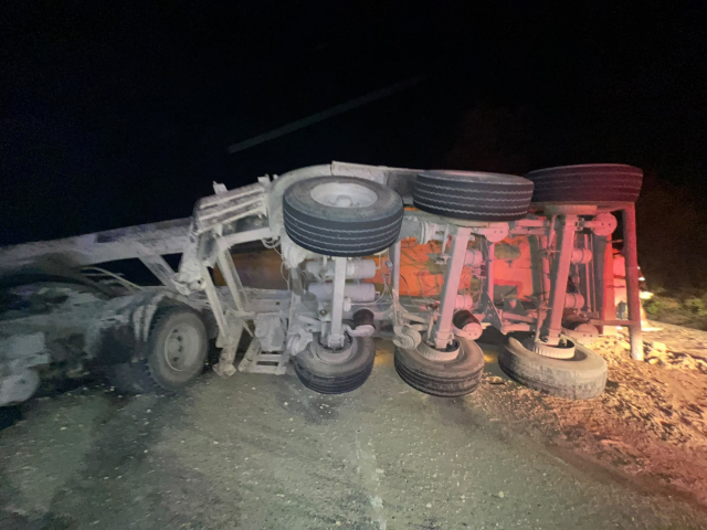 Beykoz'da set ekibini taşıyan otomobil kamyonla çarpıştı; kameraman Deniz hayatını kaybetti