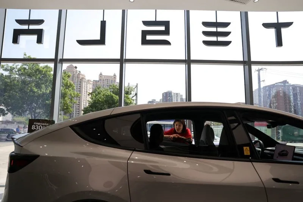 Tesla\'nın Kapı Kolları Geri Çağırma Nedeni