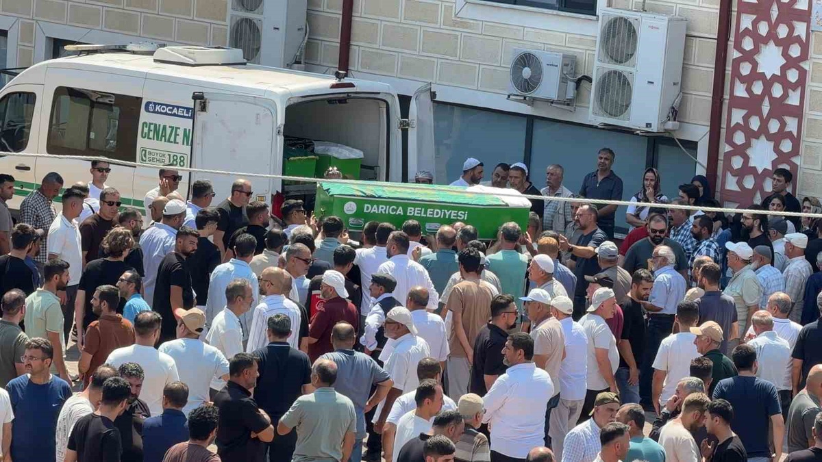 Kocaeli\'de ölen 3 kardeş son yolculuğuna uğurlandı