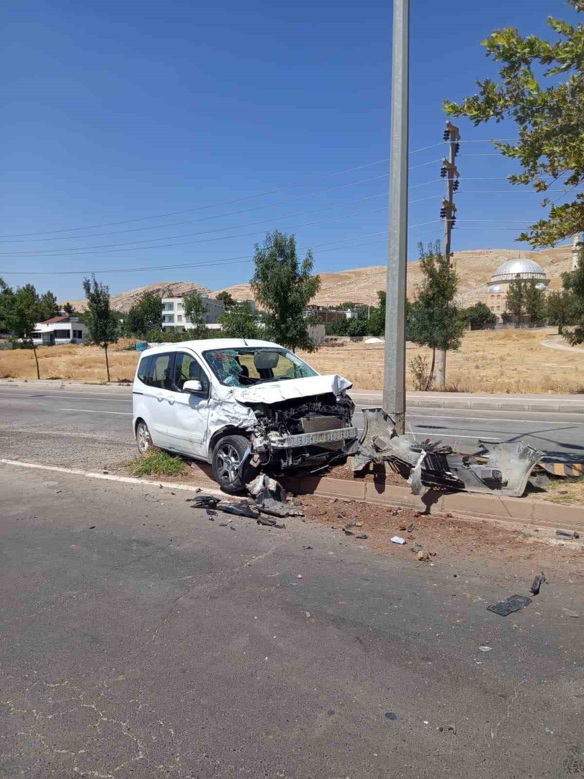 Diyarbakır\'da Trafik Kazası: 2 Yaralı