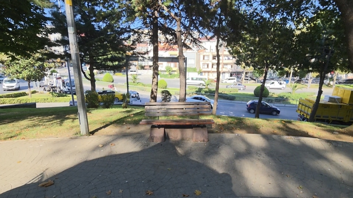 Kayıp Çocuk Parkta Bıçakla Kendini Tehdit Etti