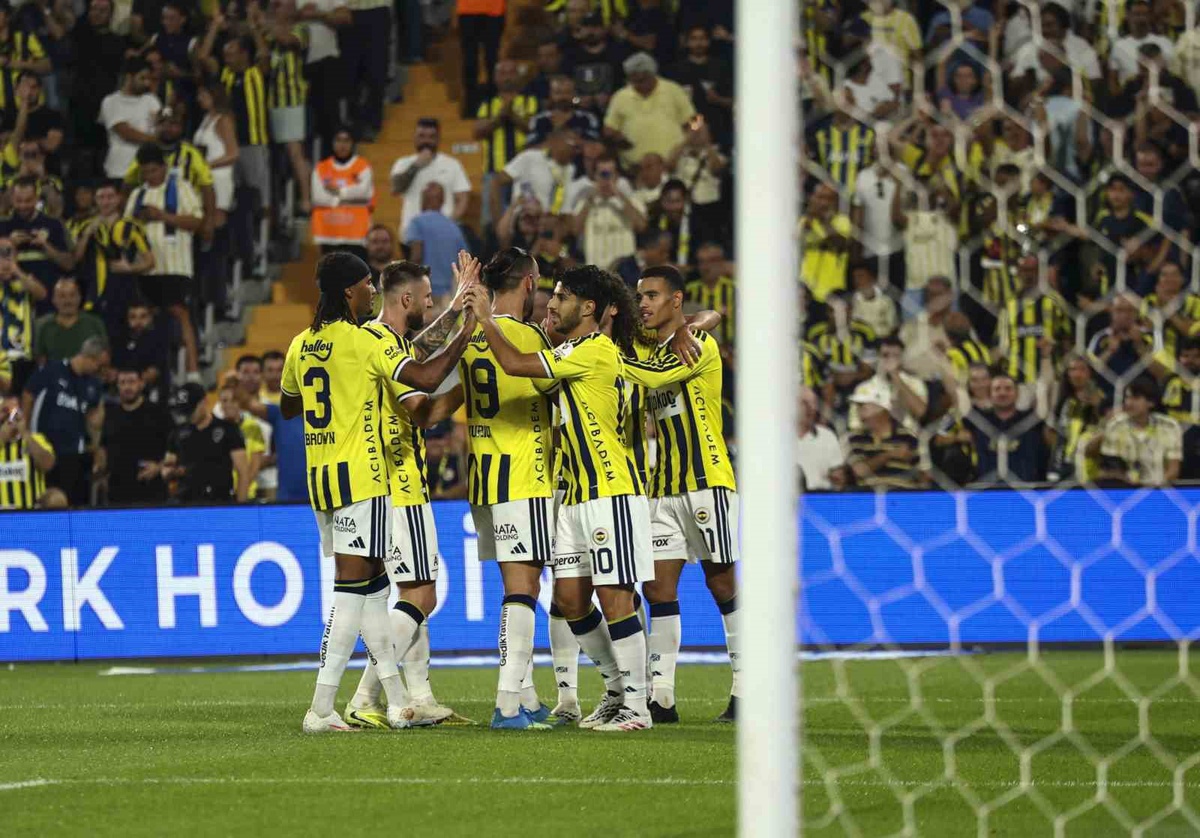 Fenerbahçe Konyaspor\'u 4-2 Yendi