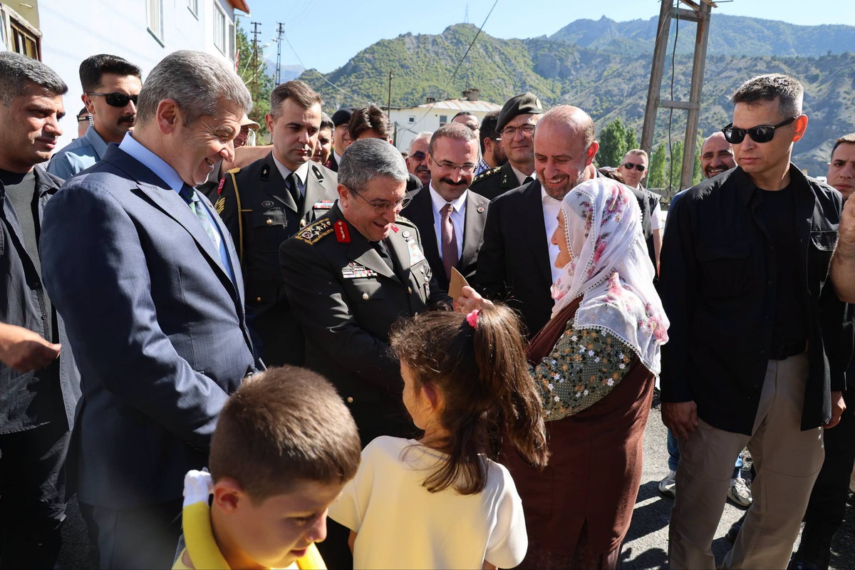 Orgeneral Bayraktaroğlu Yusufeli\'nde Ziyarette Bulundu