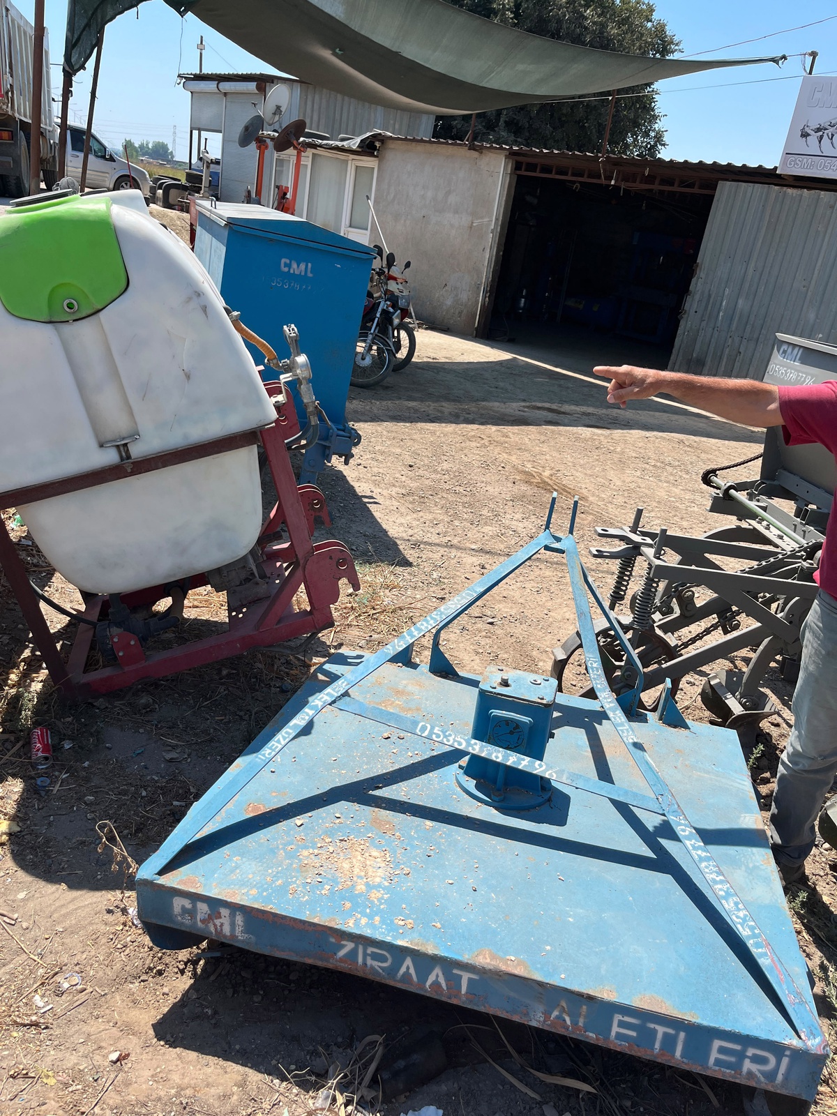 Otomobil Tarım Aletleri İşyerine Girdi
