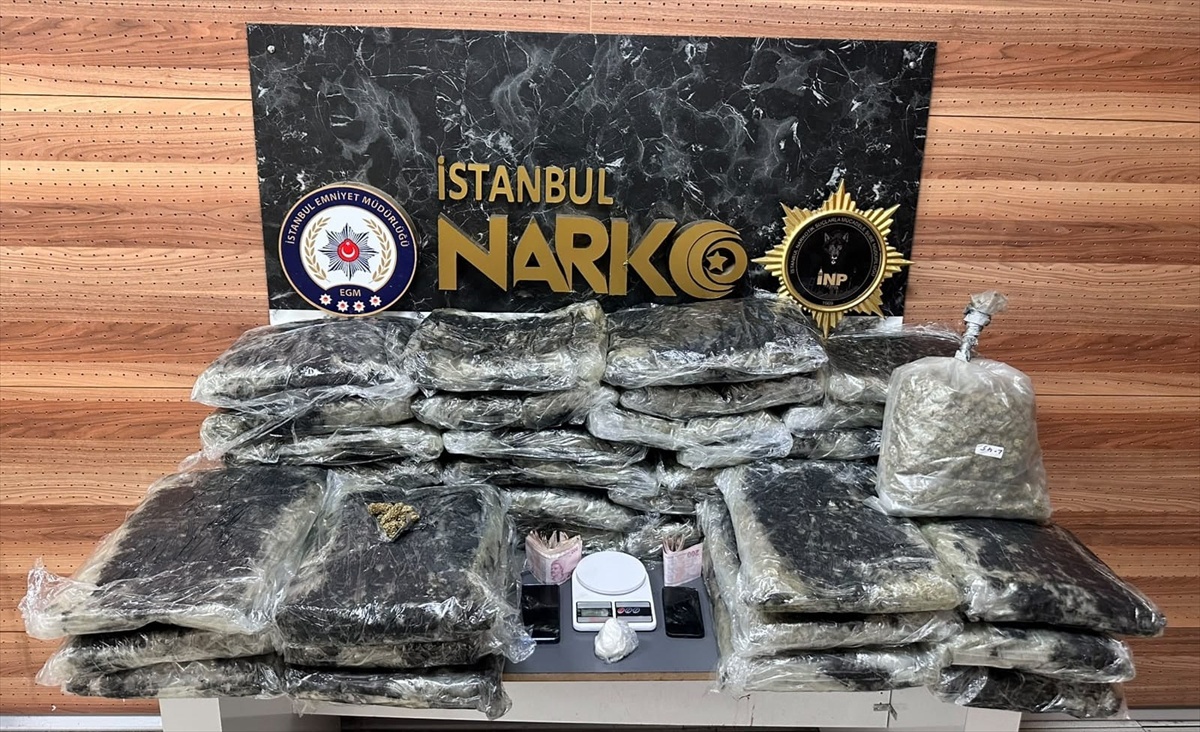 Ataşehir\'de Uyuşturucu Operasyonu: 2 Gözaltı