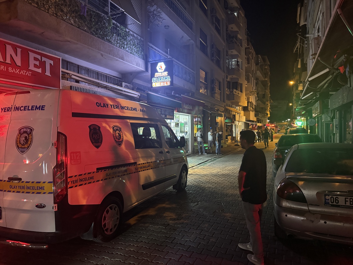 Karşıyaka\'da Silahlı Kavga: 5 Yaralı