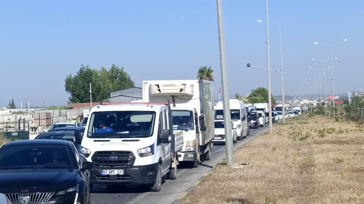Antalya\'da Trafik Kazası: 1 Yaralı