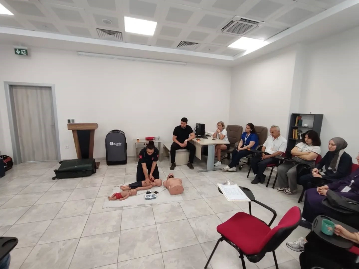 Hastane Personeline CPR Eğitimi