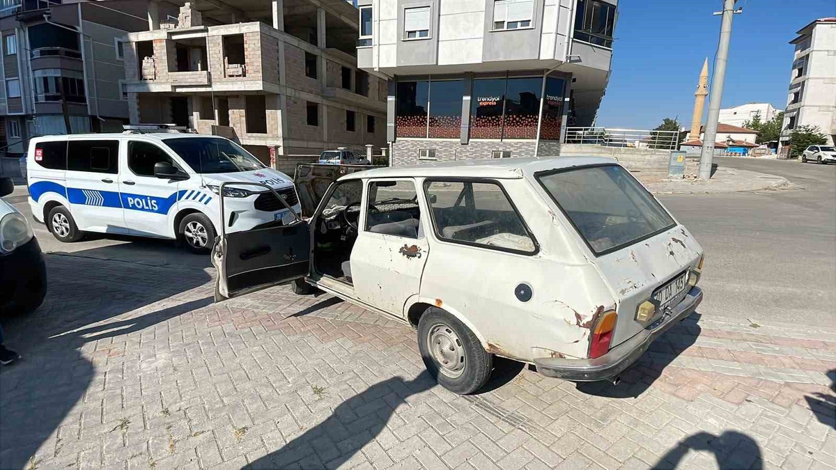 Karaman\'da Kaza: Sürücü Yola Fırladı, Araç Peşinden Koştu