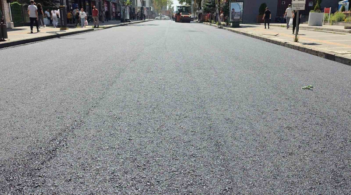 Kars\'ta Asfaltlama Çalışmaları Hızlandı