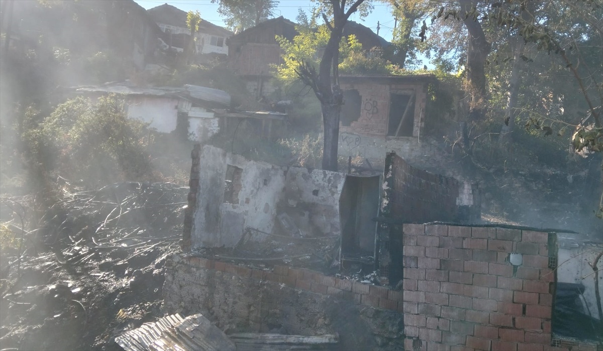 Kastamonu\'da Yangın, İki Ev Kül Oldu