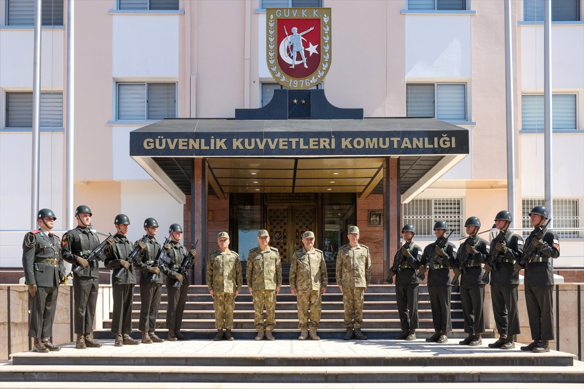 Kıbrıs\'ta Devir Teslim Töreni
