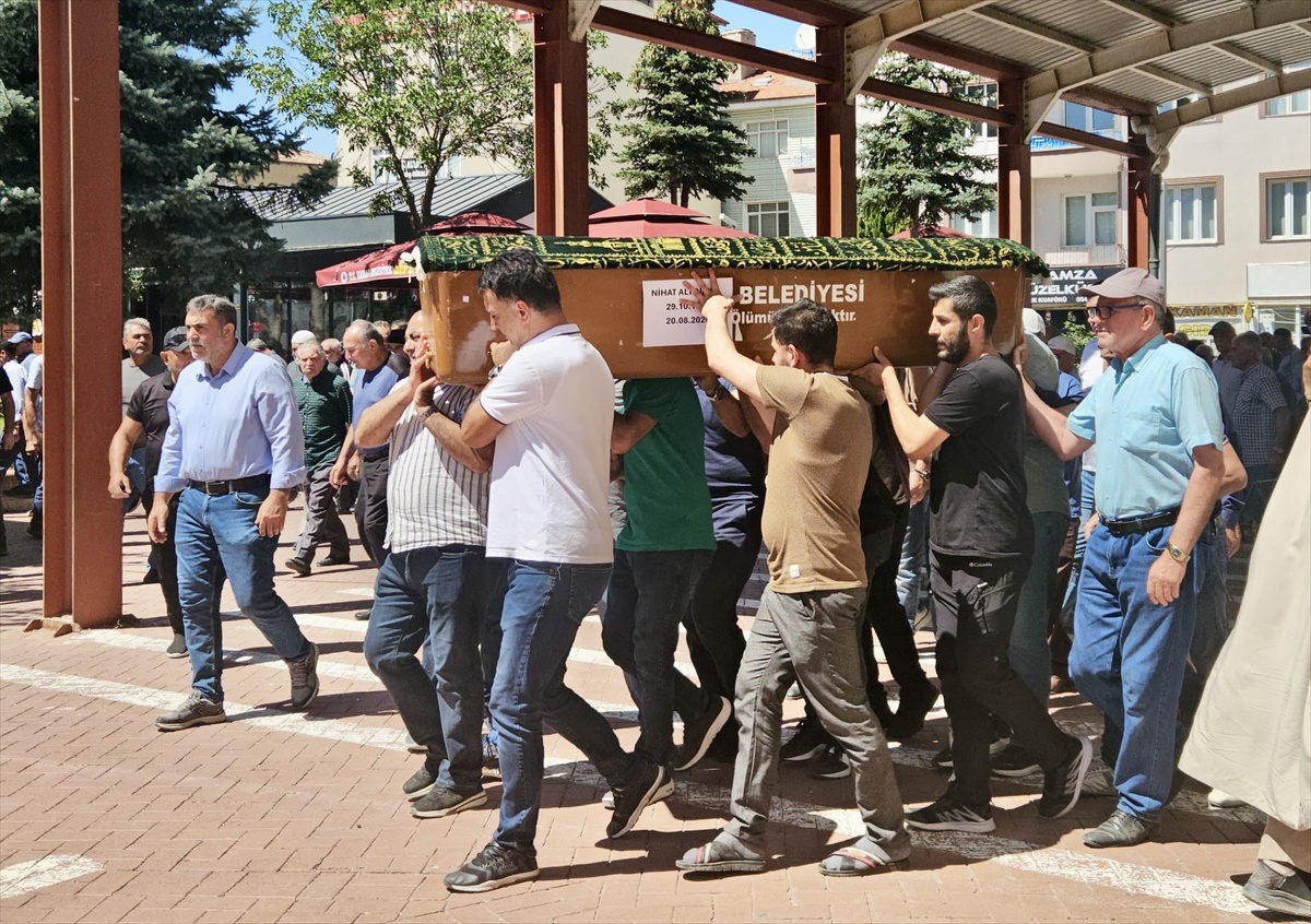Kırşehir\'de Baba Oğul Kavgası: Cenaze Defnedildi