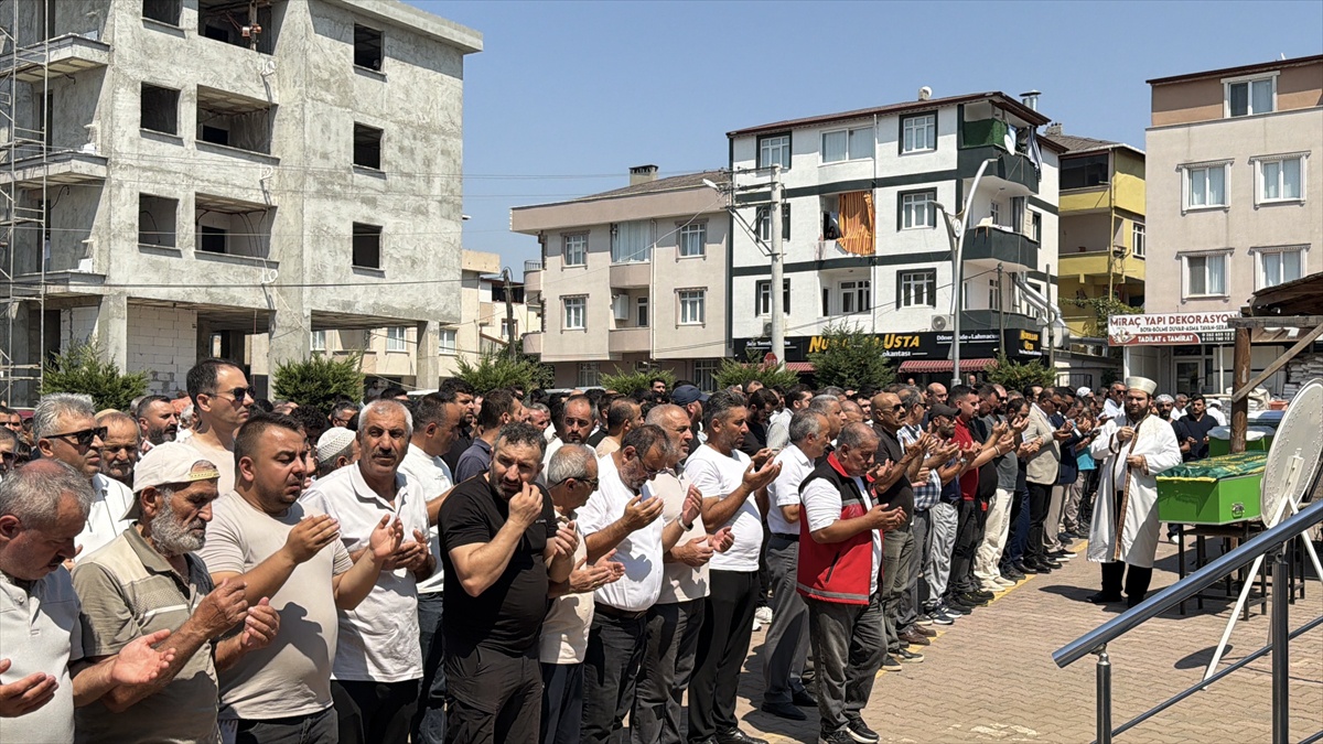 Darıca\'da Üç Kardeş Toprağa Verildi