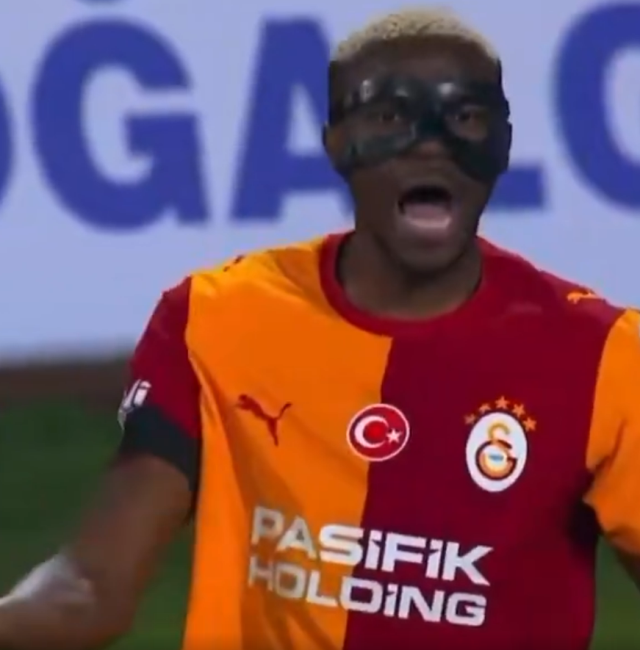 Osimhen yine bomba gibi! Milli yıldızı fena azarladı
