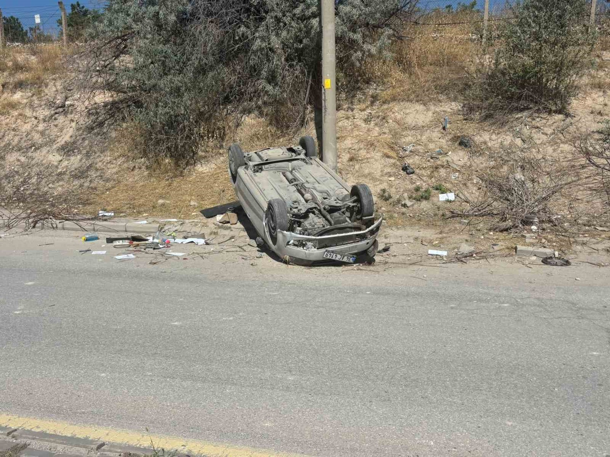 Niğde\'de Takla Atan Araçta Sürücü Yaralandı