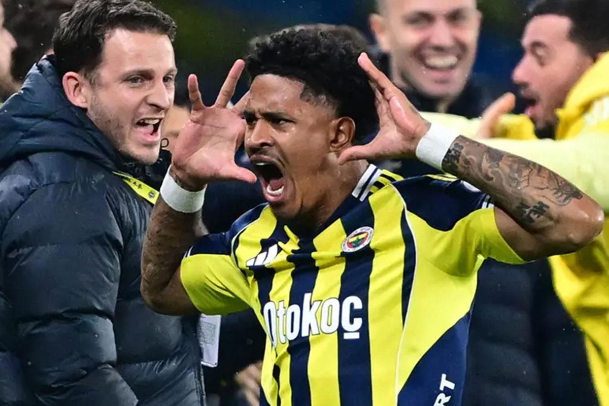 Oosterwolde Roma\'yı yakmaya gidiyor! İşte Fenerbahçe\'nin kasasına girecek para