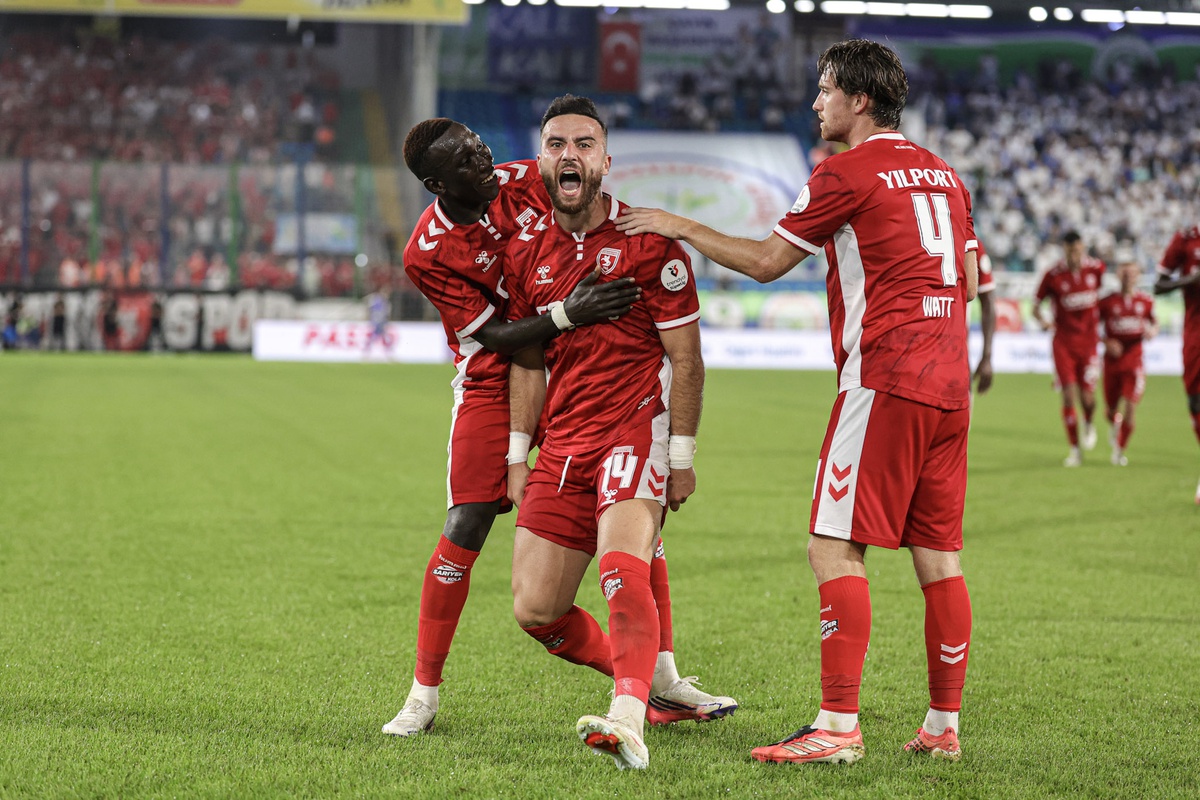 Samsunspor, Çaykur Rizespor\'u 2-0 Yendi