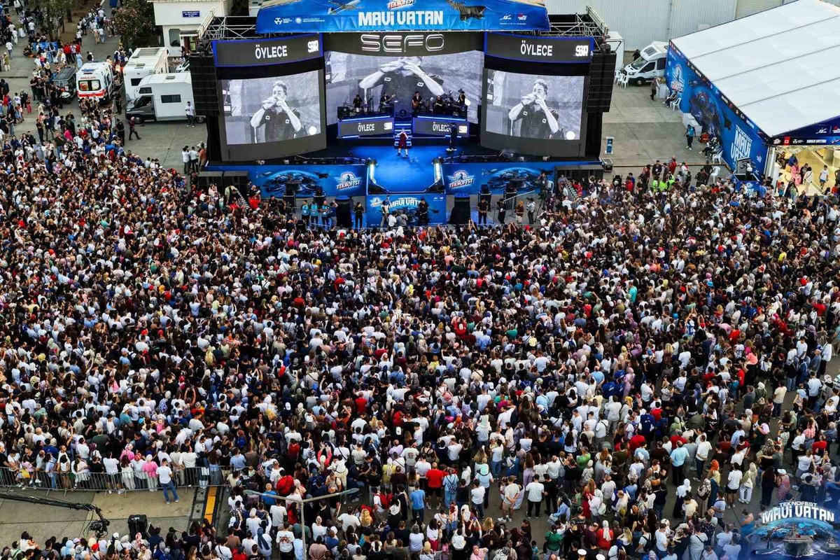 Sefo, TEKNOFEST Mavi Vatan\'da Sahne Aldı
