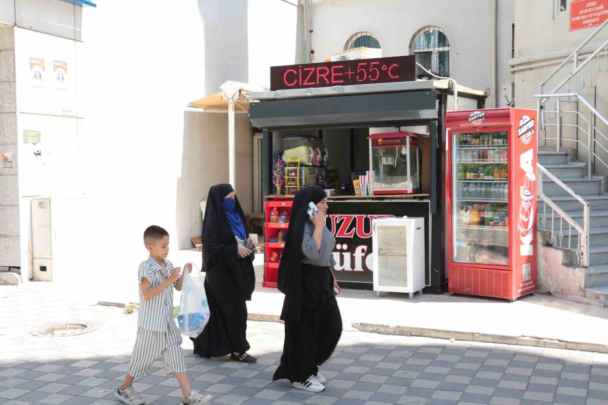 Cizre\'de Fırıncılar Kavurucu Sıcakla Mücadele Ediyor