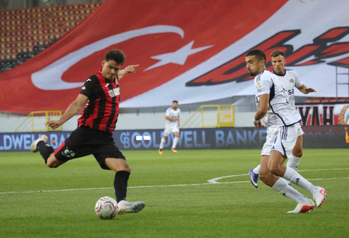 Çorum FK - Kasımpaşa: İlk Yarı Sonucu 0-1
