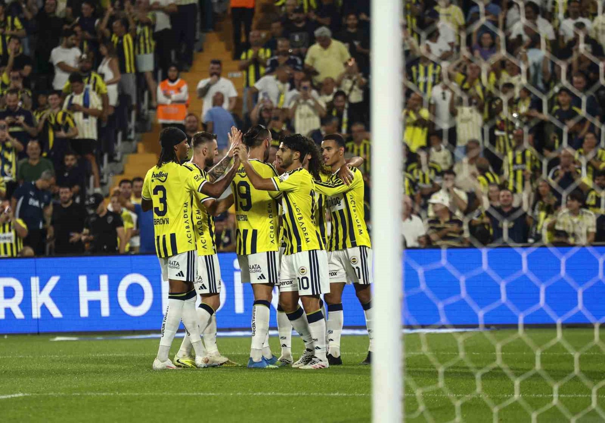 Fenerbahçe 4-2 Konyaspor\'u Yendi