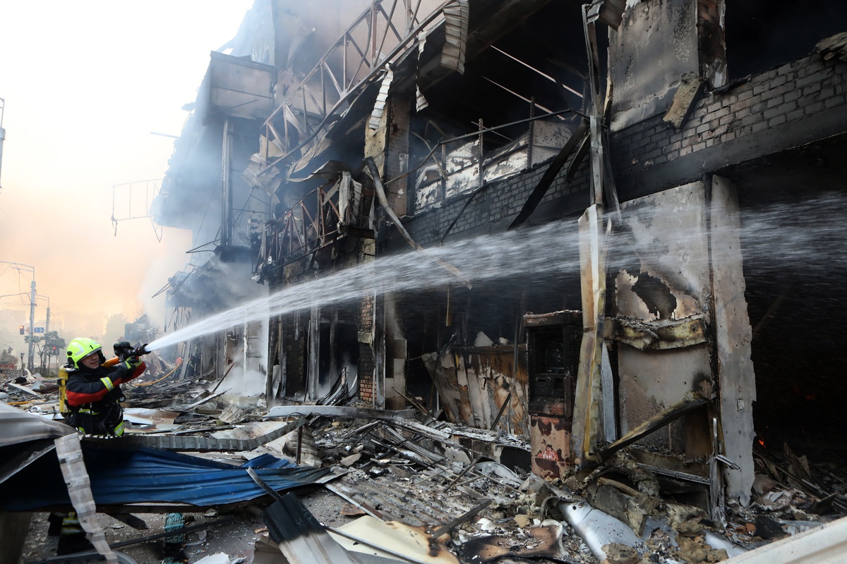 Ukrayna\'ya İHA Saldırısı: 14 Ölü
