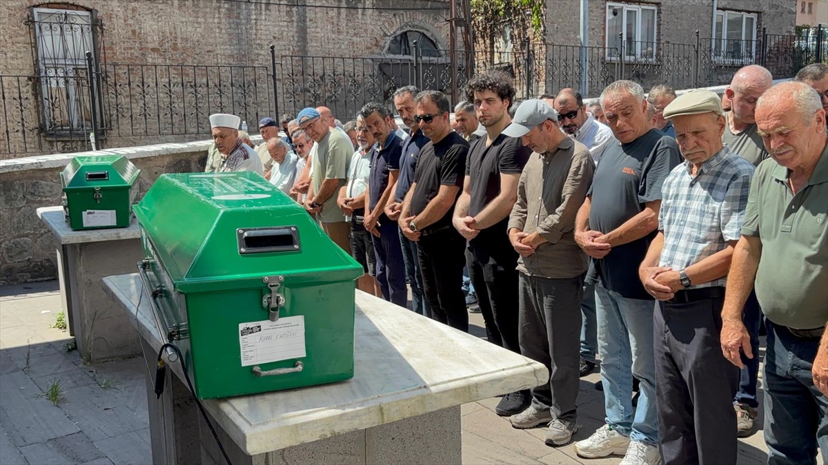 Dede ve Torununun Cenazesi Defnedildi